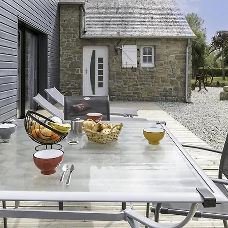 Kernic Ty By Interhome Plounevez-Lochrist